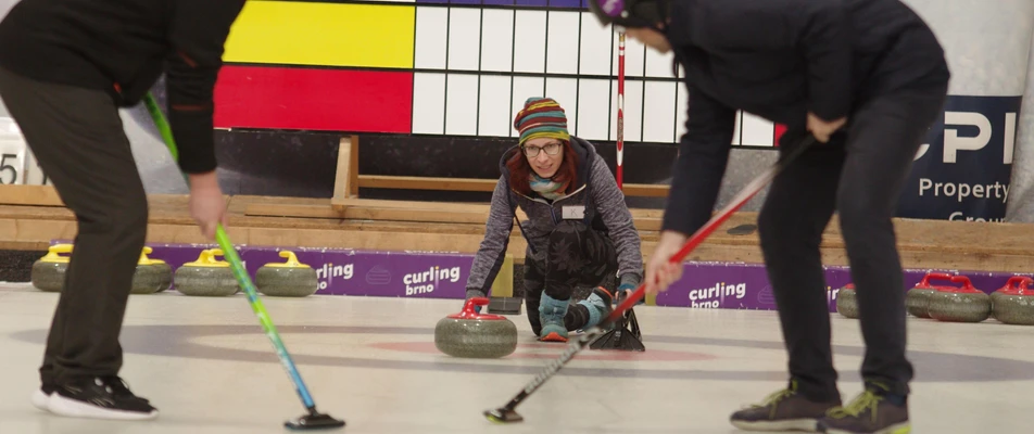 Прем'єра керлінгу в Брно: крижаний виклик з мітлами