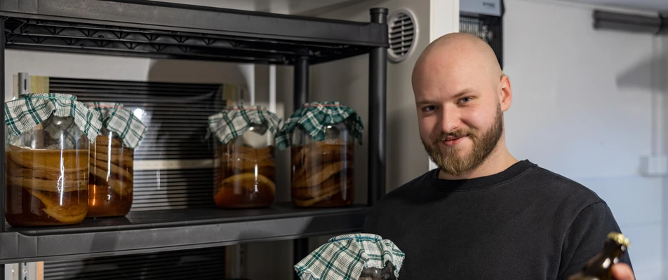 Herbucha z Moravy – Štěpán Vican z Energy Storage má domácí výrobu kombuchy