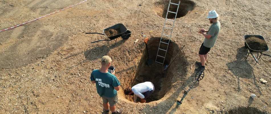 Archäologen haben am Standort unseres Photovoltaik-Kraftwerks weitere reiche Gräber aus der Zeit der Völkerwanderung entdeckt
